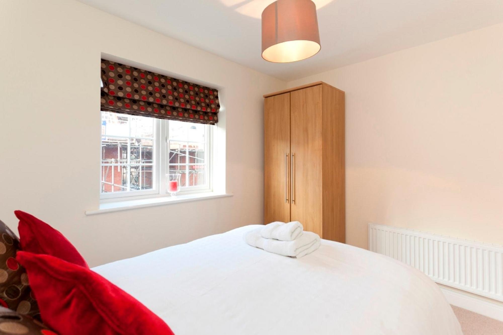 Dbs Serviced Apartments - The Coach House Castle Donington Room photo