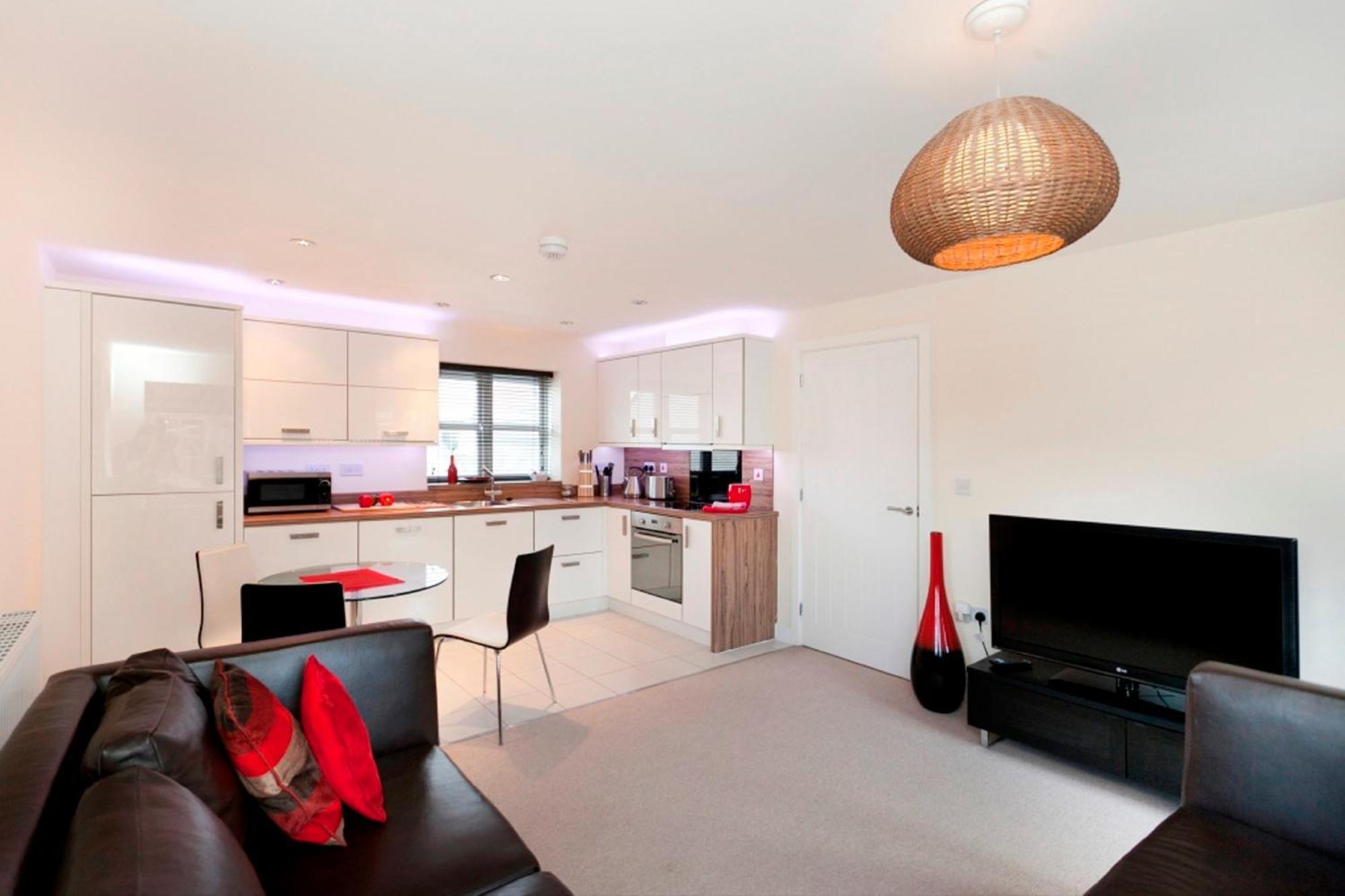 Dbs Serviced Apartments - The Coach House Castle Donington Room photo
