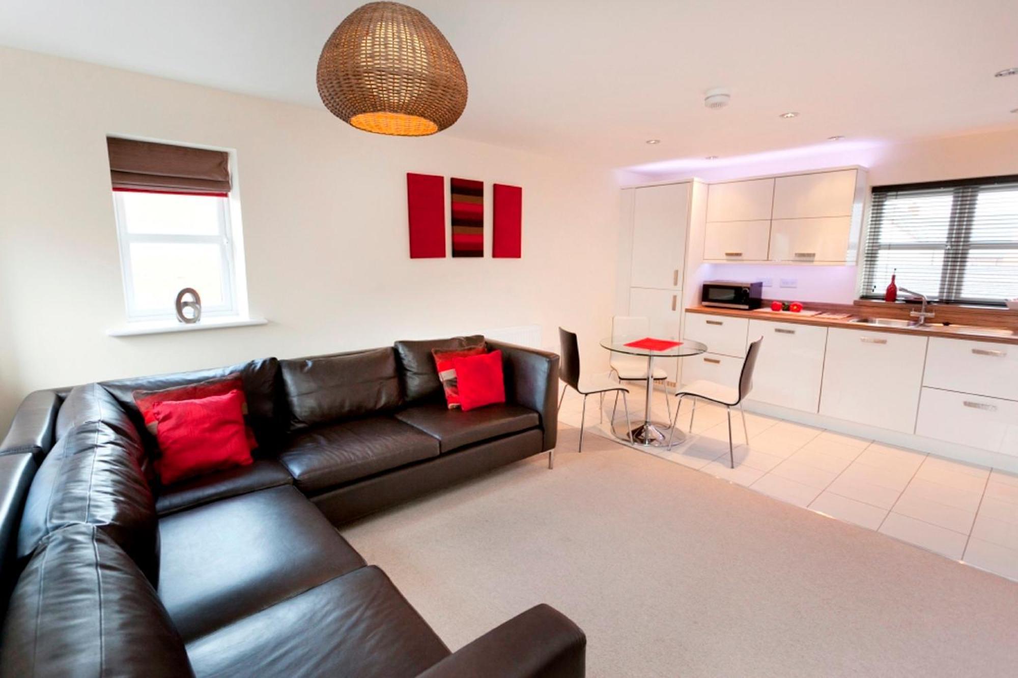 Dbs Serviced Apartments - The Coach House Castle Donington Room photo